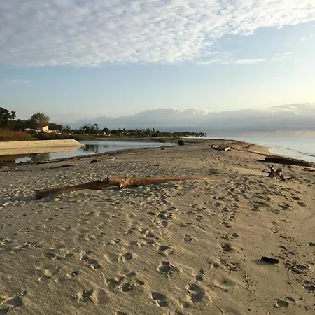 Au Bord De アパート ギソナクシア